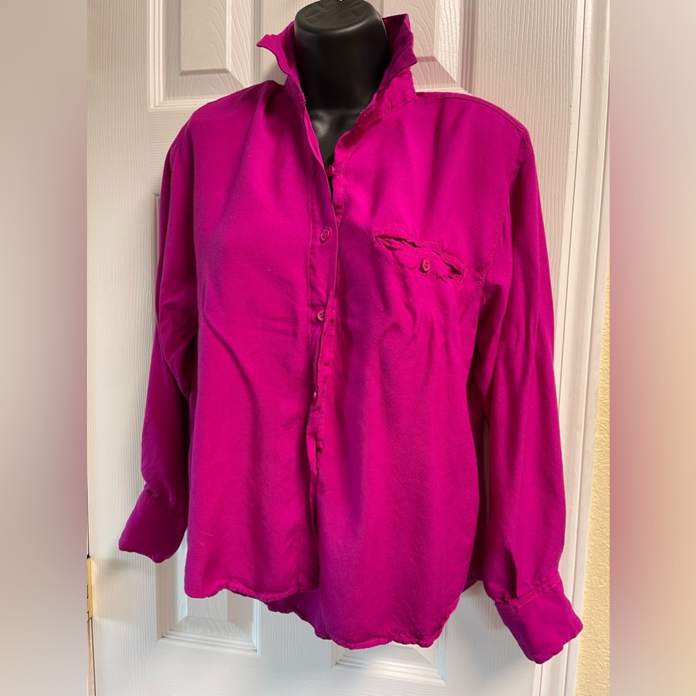 Vintage 80s! Fuchsia, rayon blouse.  Great condition. M